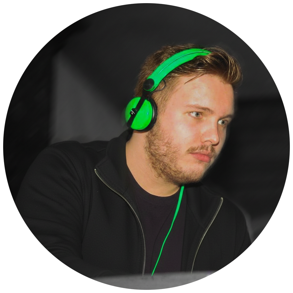 Joe Reece Performing